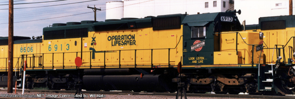 C&NW SD40-2 6913